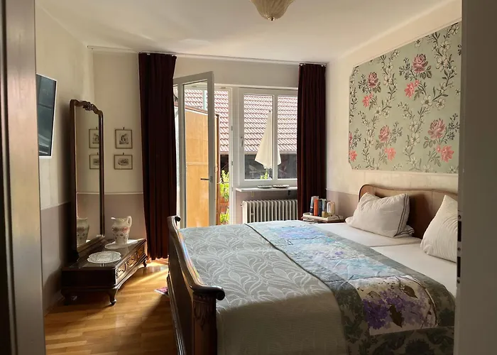 Gaestehaus Susanne Pfaffmann 招待所 朗道因德普法尔茨